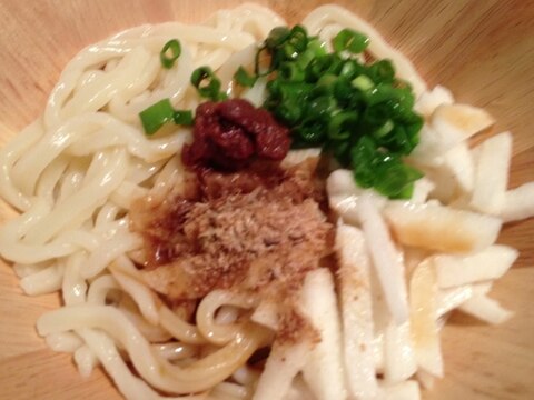 さっぱりレモンと梅で食べる冷うどん